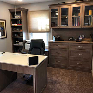 Custom home office. Closet POSSIBLE provides custom home offices in Pennington NJ and Bucks County PA.