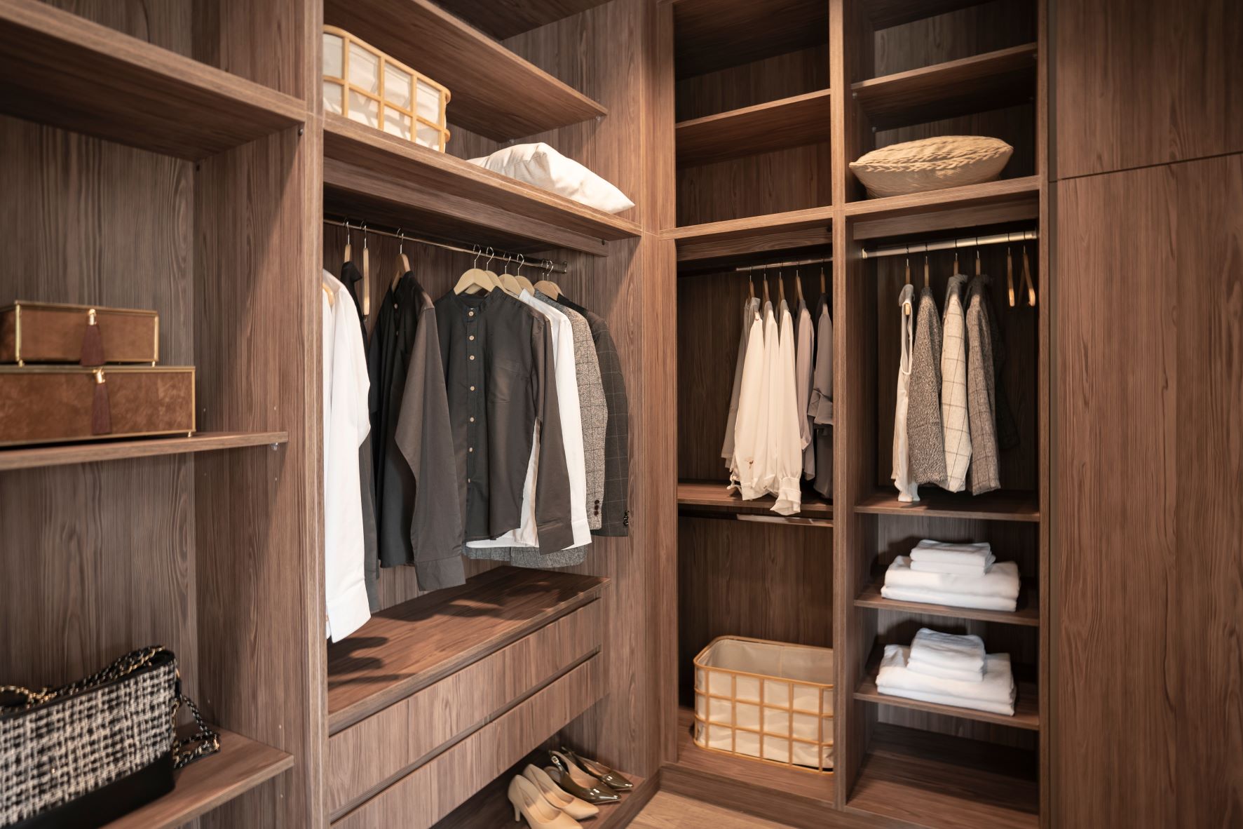 Tips on Choosing the Right Colors for Your Luxury Custom Closet